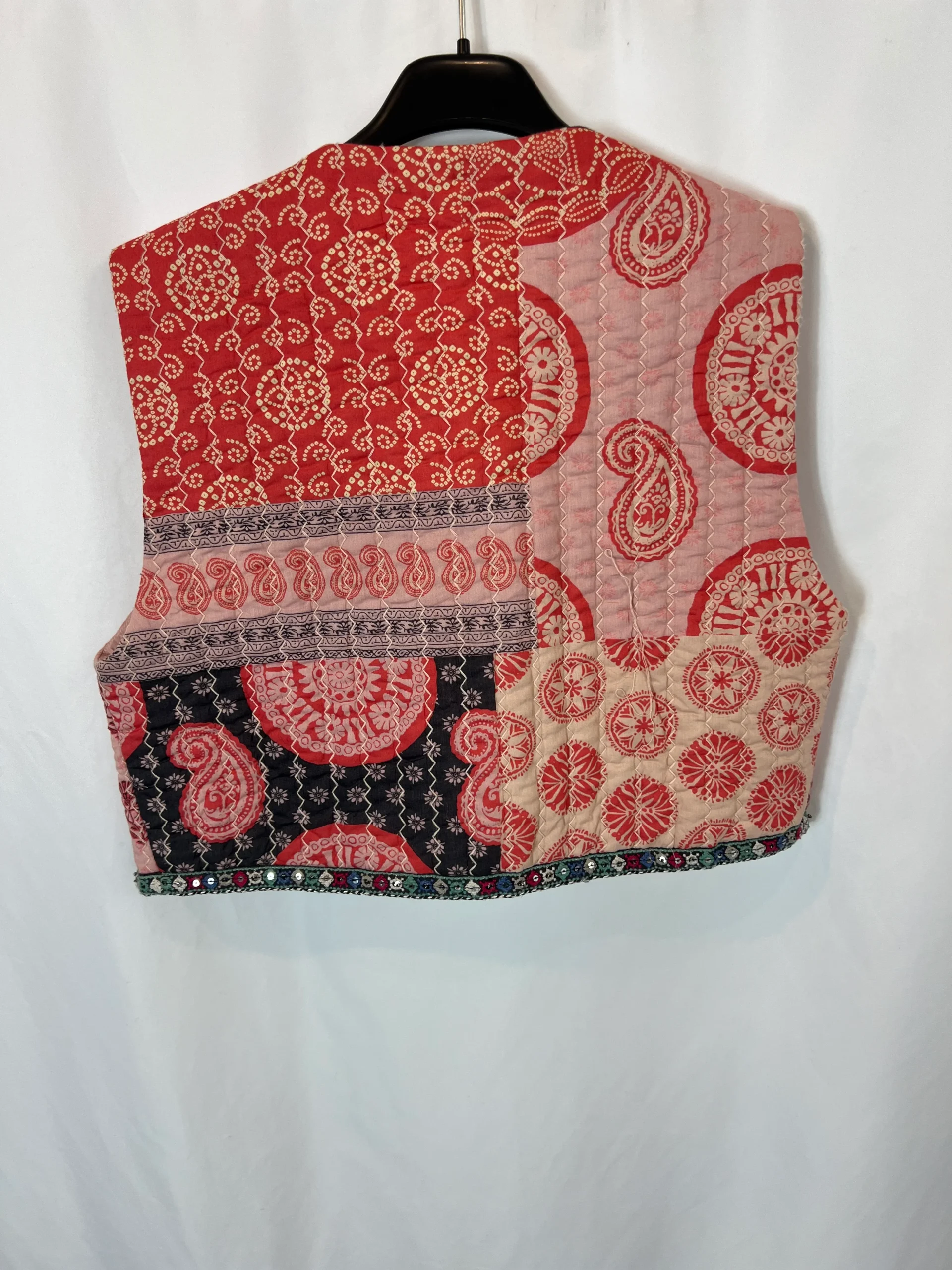 ZARA . Chaleco acolchado estampado. T L - Imagen 5