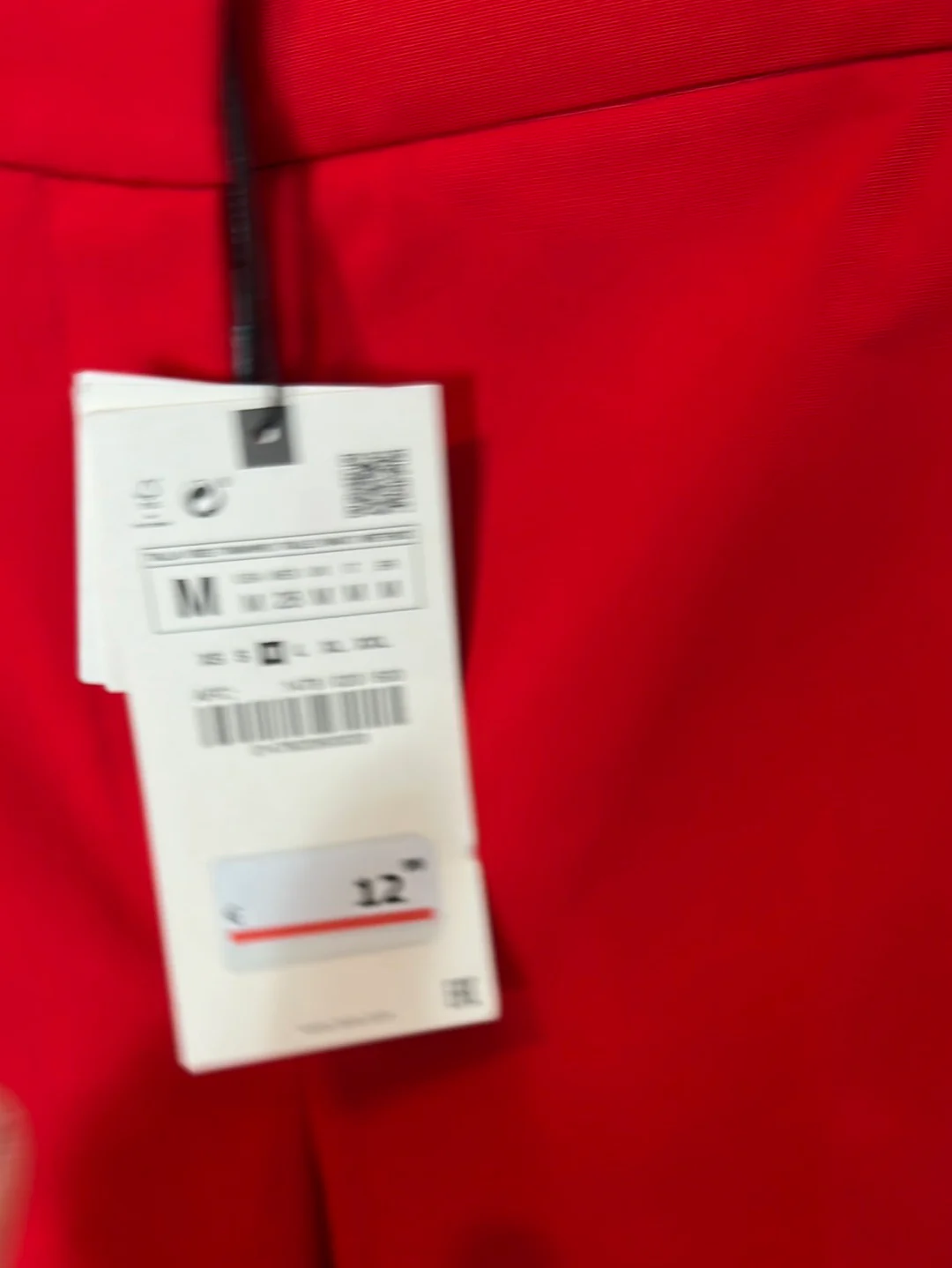 ZARA. Pantalón rojo pinzas detalle cintura. T M - Imagen 3