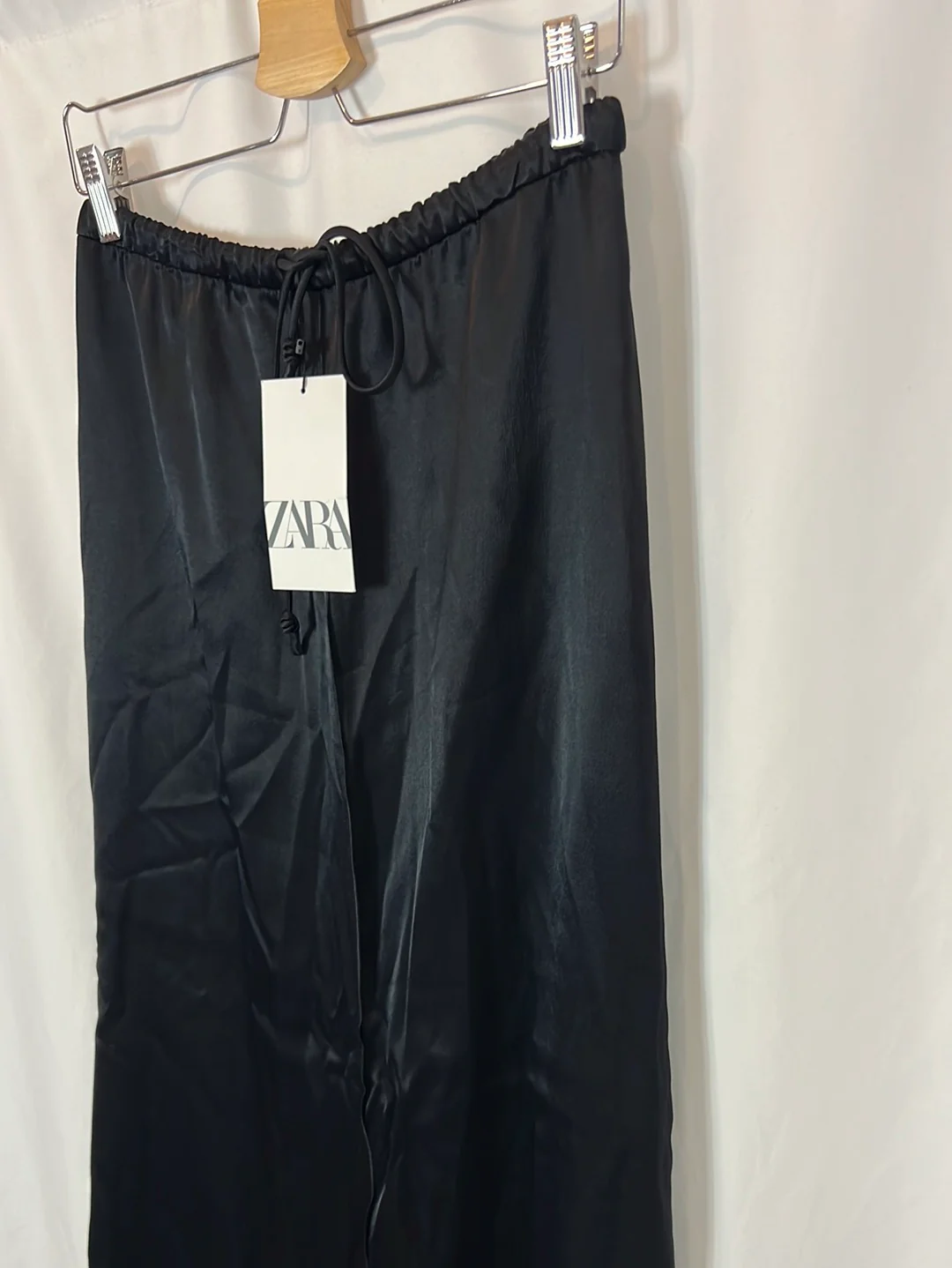 ZARA. Falda larga negra satinada T.s - Imagen 3