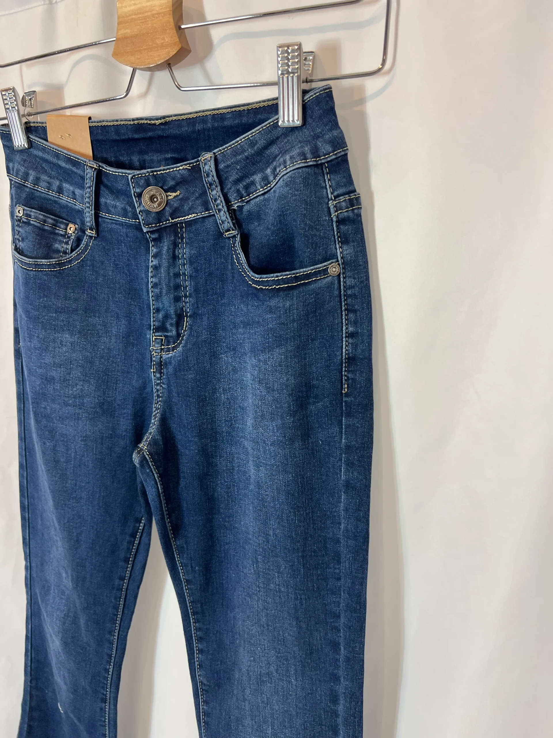 OTRAS. Pantalón denim oscuro campana T.36 - Imagen 2
