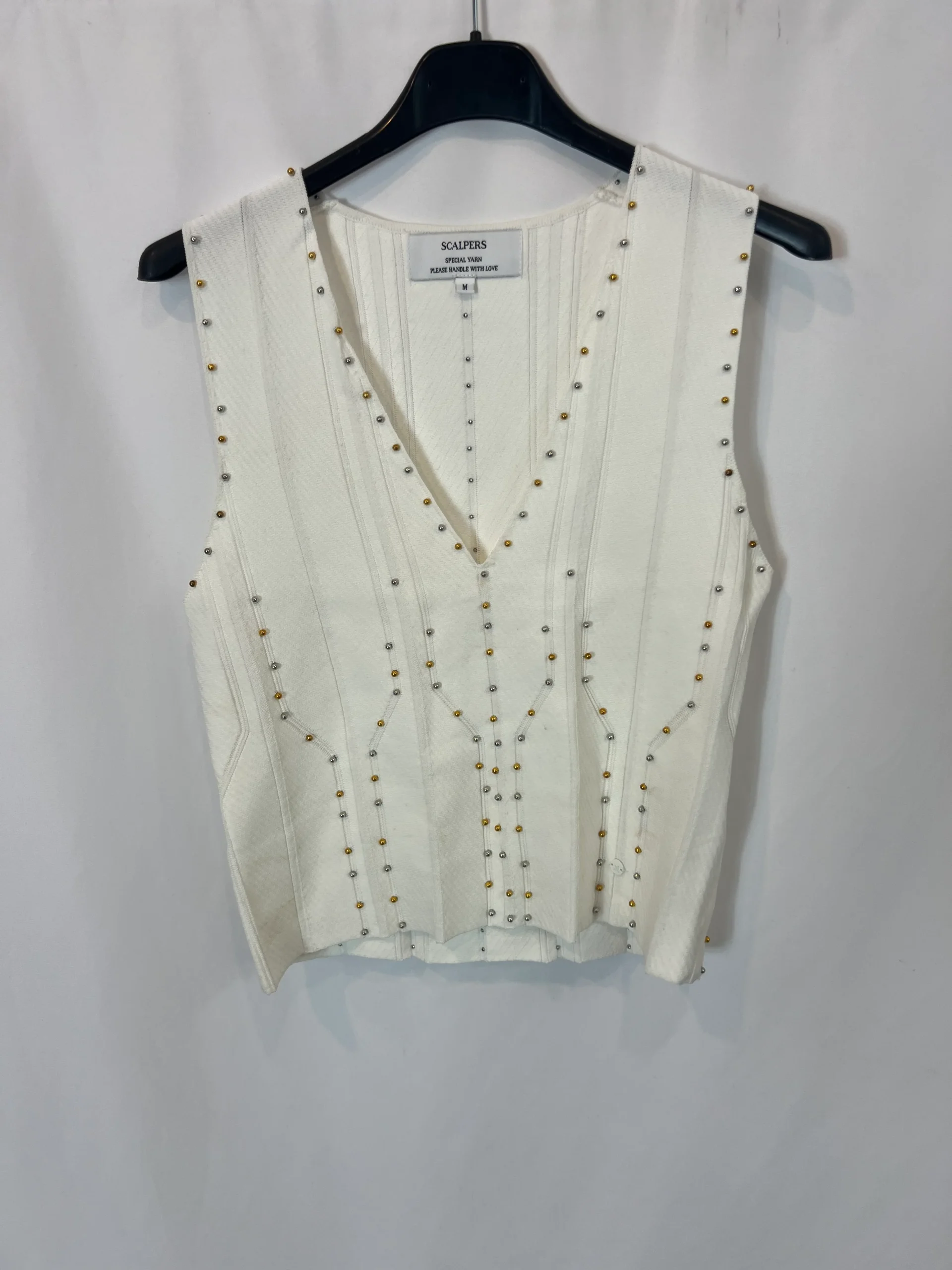 SCALPERS. Total look blanco con tachuelas T.m - Imagen 3
