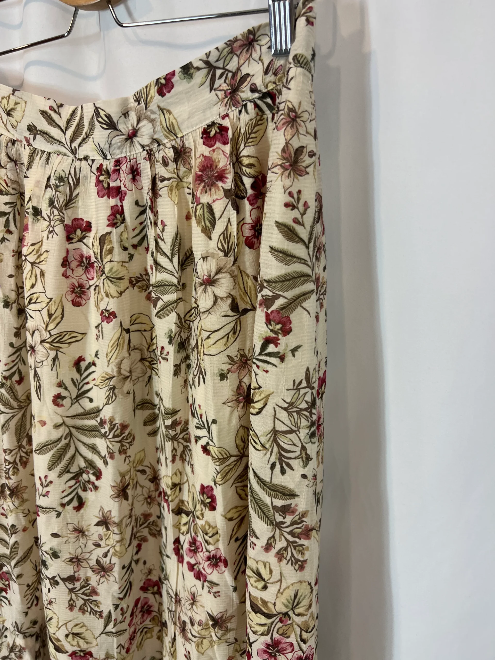 MANGO. falda larga beige flores T.l - Imagen 3