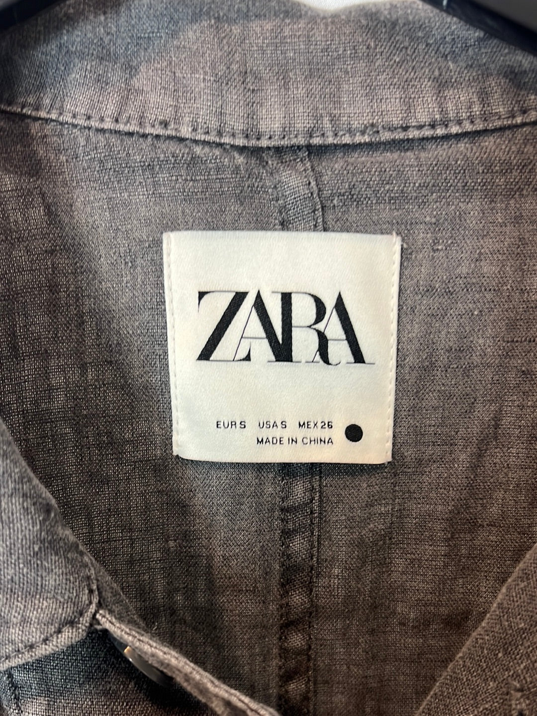 ZARA. Mono efecto desgastado azul. T S - Imagen 4