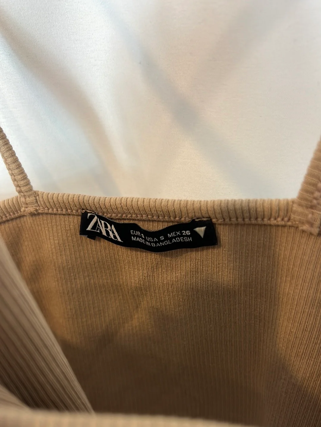 ZARA. Crop top beige tostado canalé. T S - Imagen 3