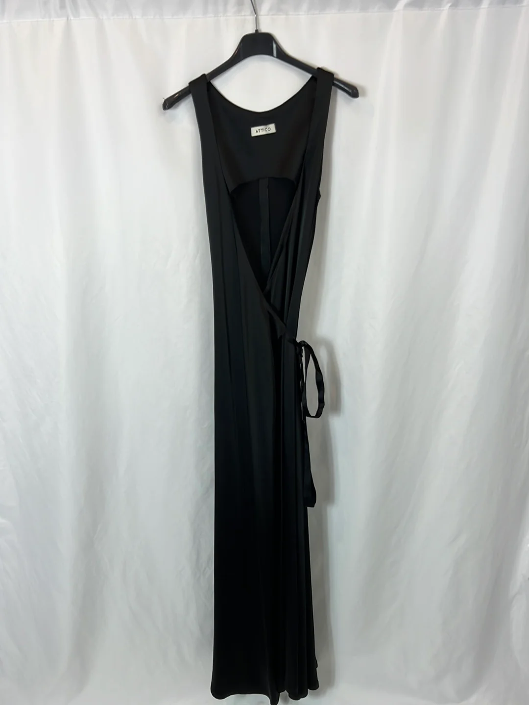 ATTICO. Vestido largo negro satinado T.s/m - Imagen 2
