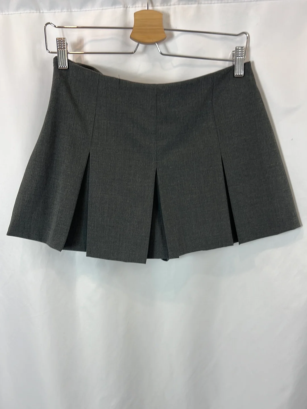 ZARA. Falda/pantalón gris tablas T.m - Imagen 4