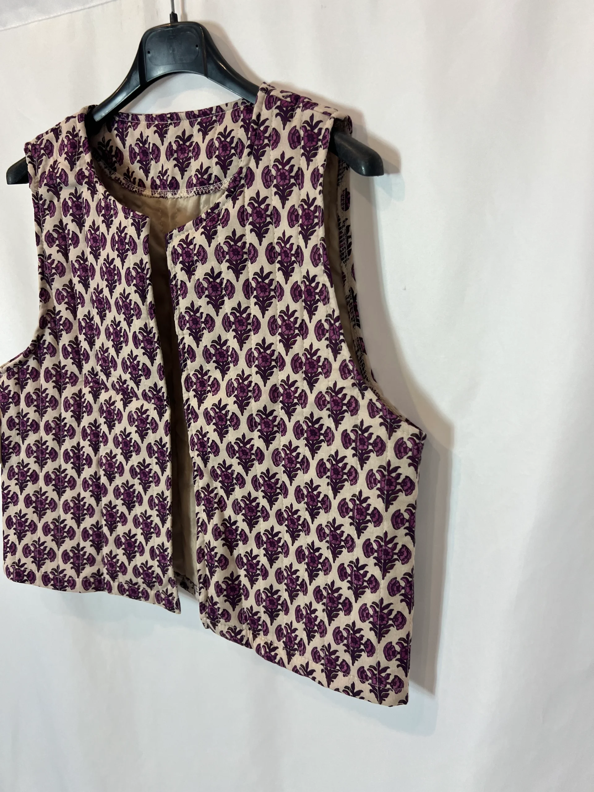 OTRAS. Chaleco beige flores moradas TU(s/m) - Imagen 3