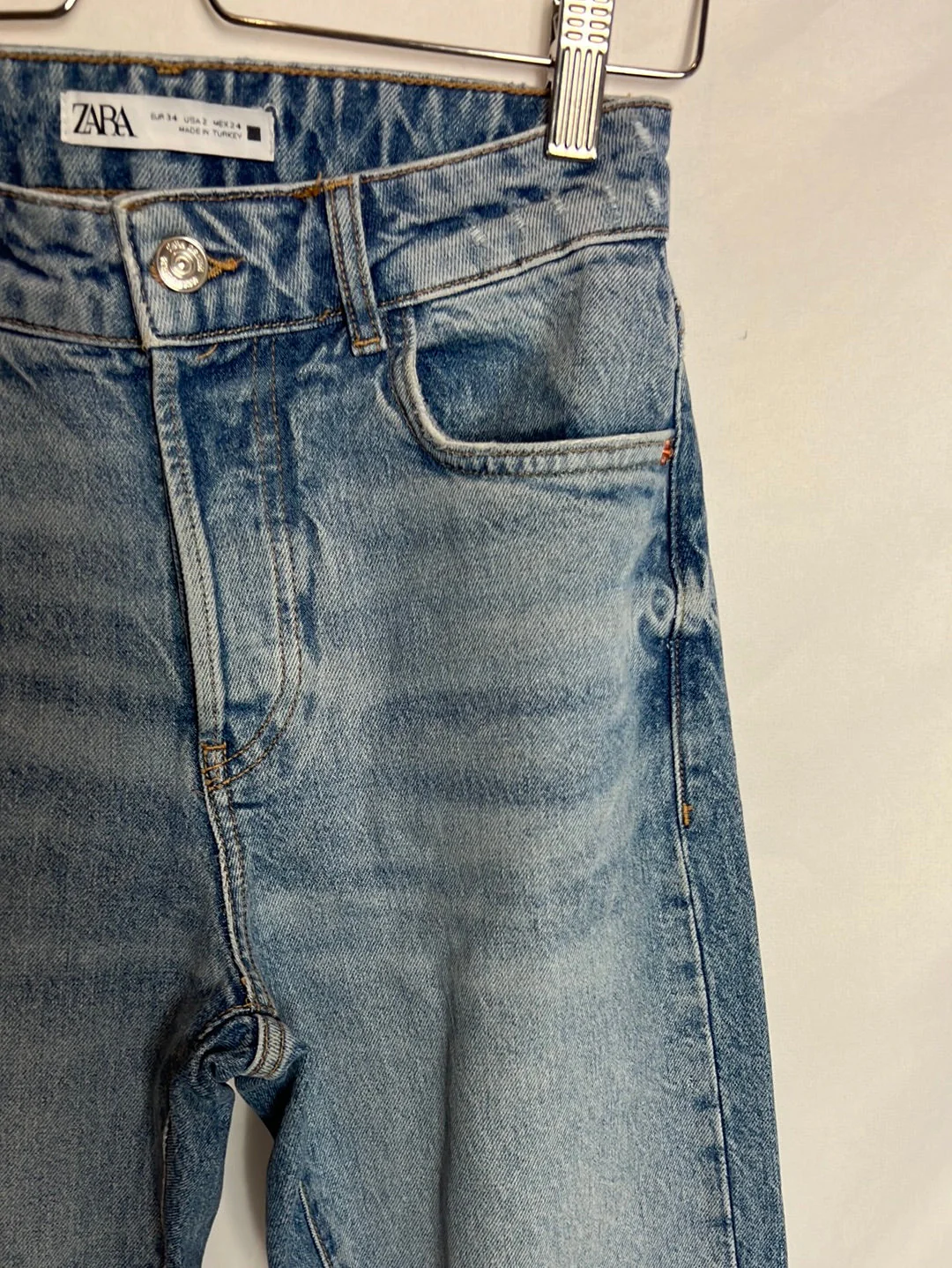 ZARA. Denim recto abotonado claro T.34 - Imagen 2