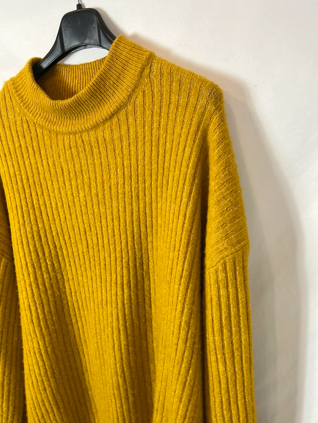 H&M. Jersey canalé mostaza T.s - Imagen 3