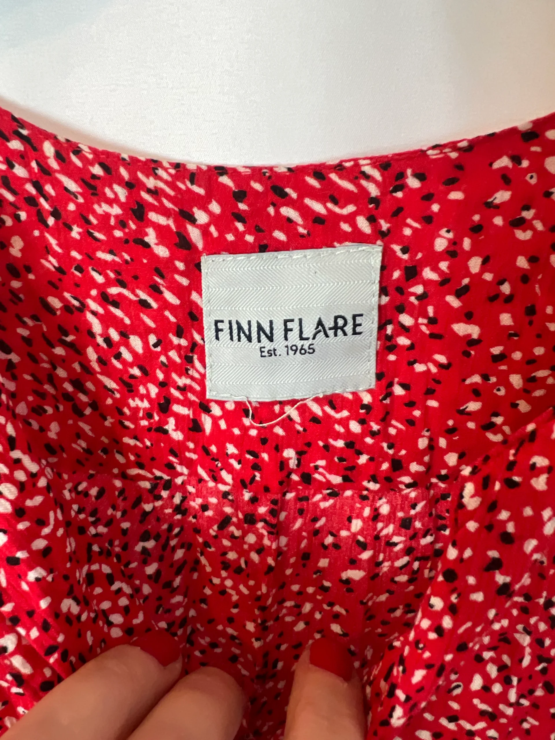 FINN FALRE. Vestido midi rojo estampado . T M - Imagen 5