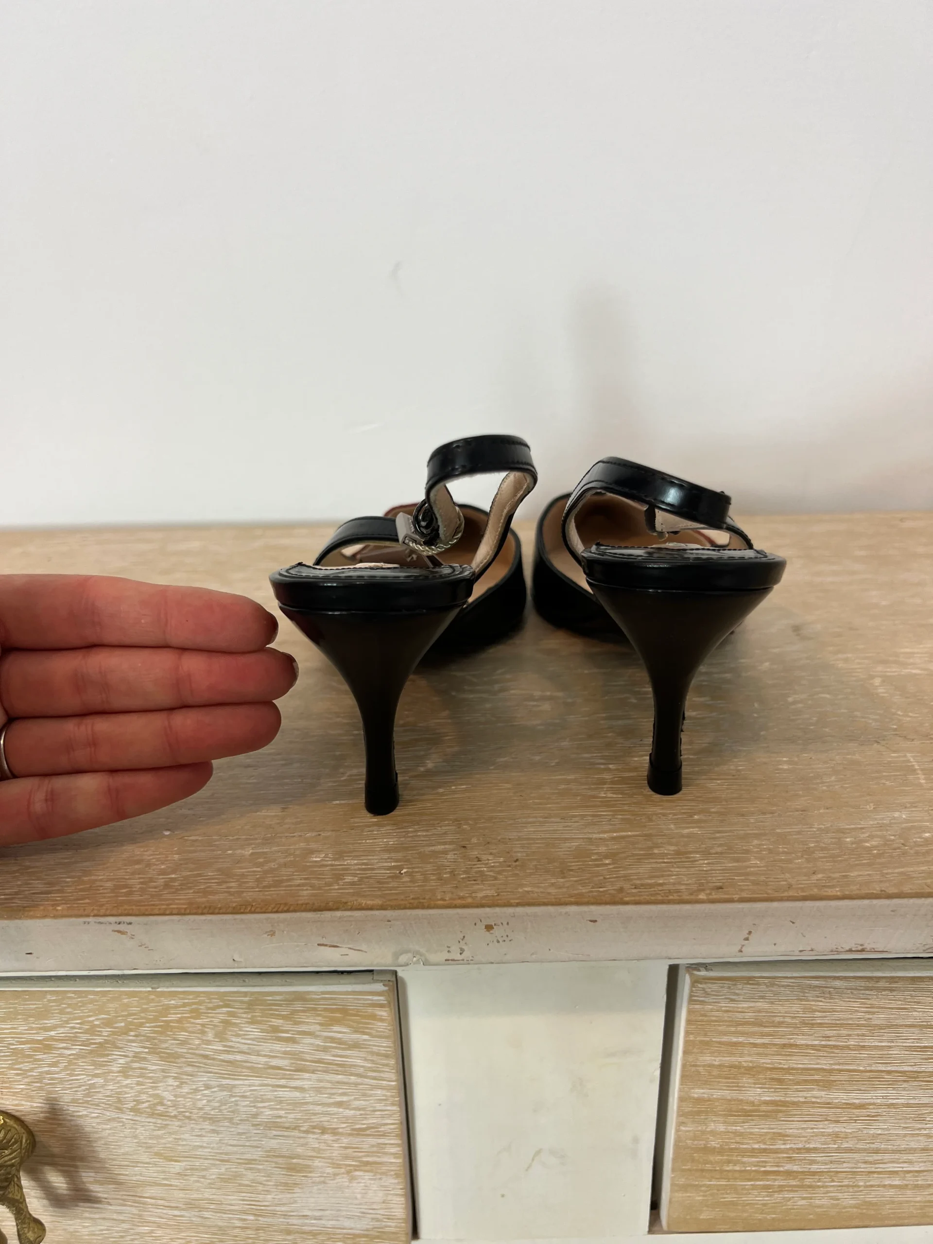 UTERQÜE. Zapatos tacón piel bicolor. T 37 - Imagen 5