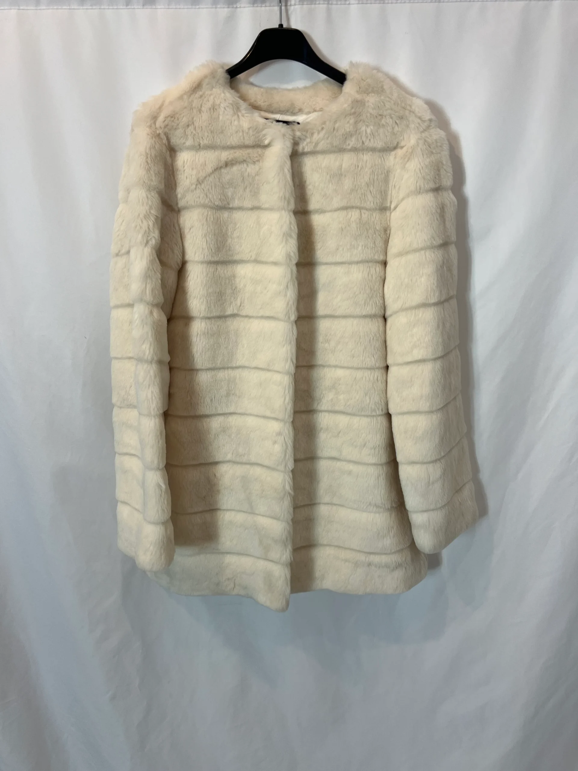 ZARA. Abrigo pelo blanco. T M