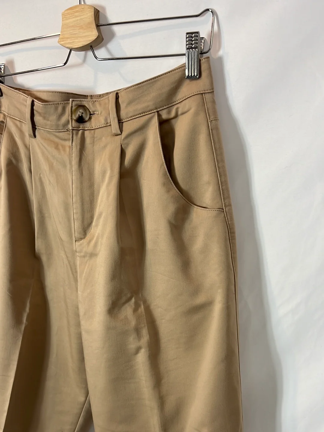 ZARA. Pantalón beige pinzas. T 36 - Imagen 4