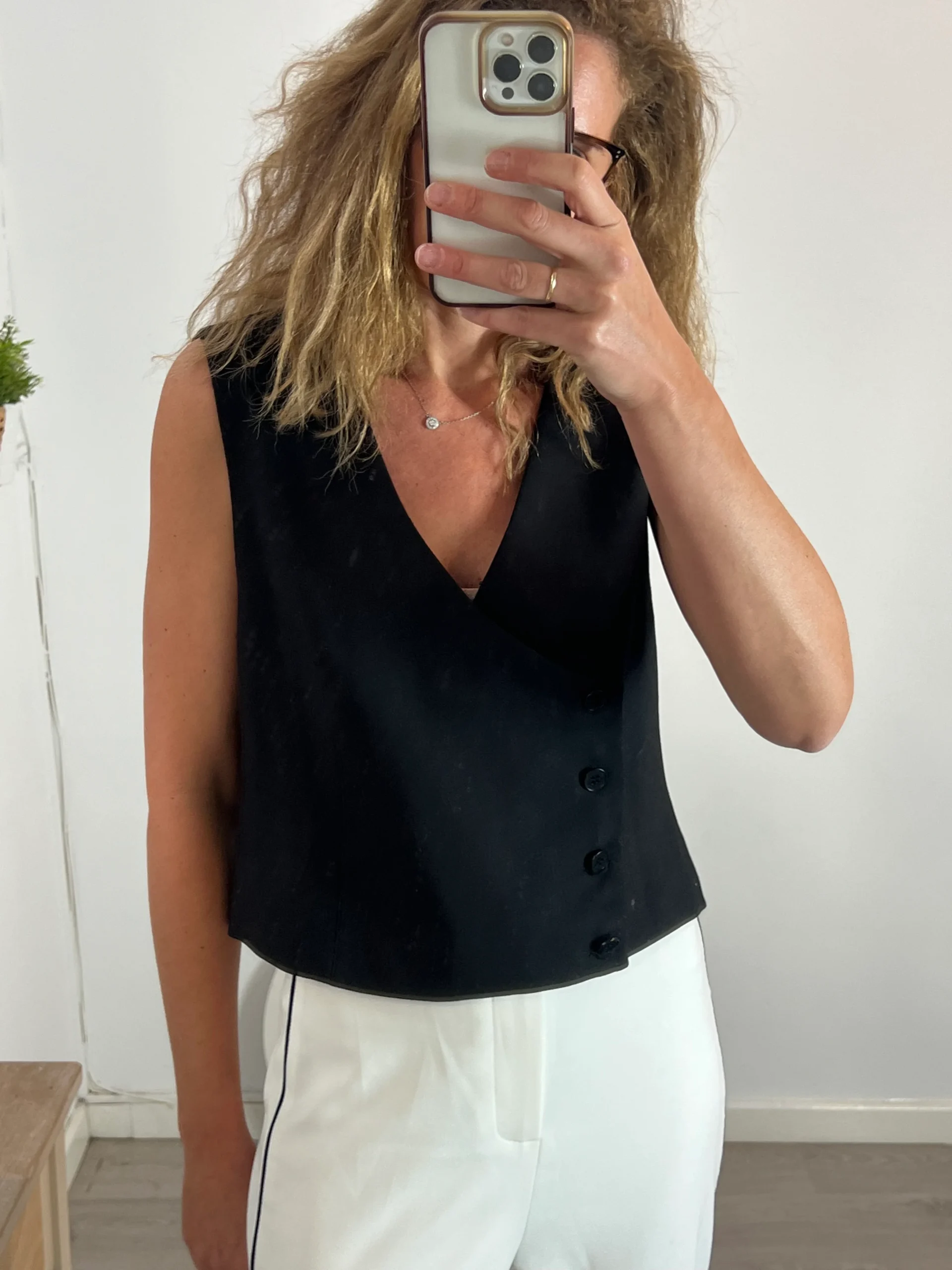 ZARA. Chaleco negro cruzado T.xl - Imagen 2