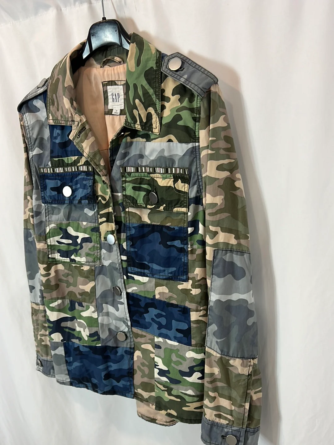 GAP. Chaqueta estampada bolsillos. T M - Imagen 2