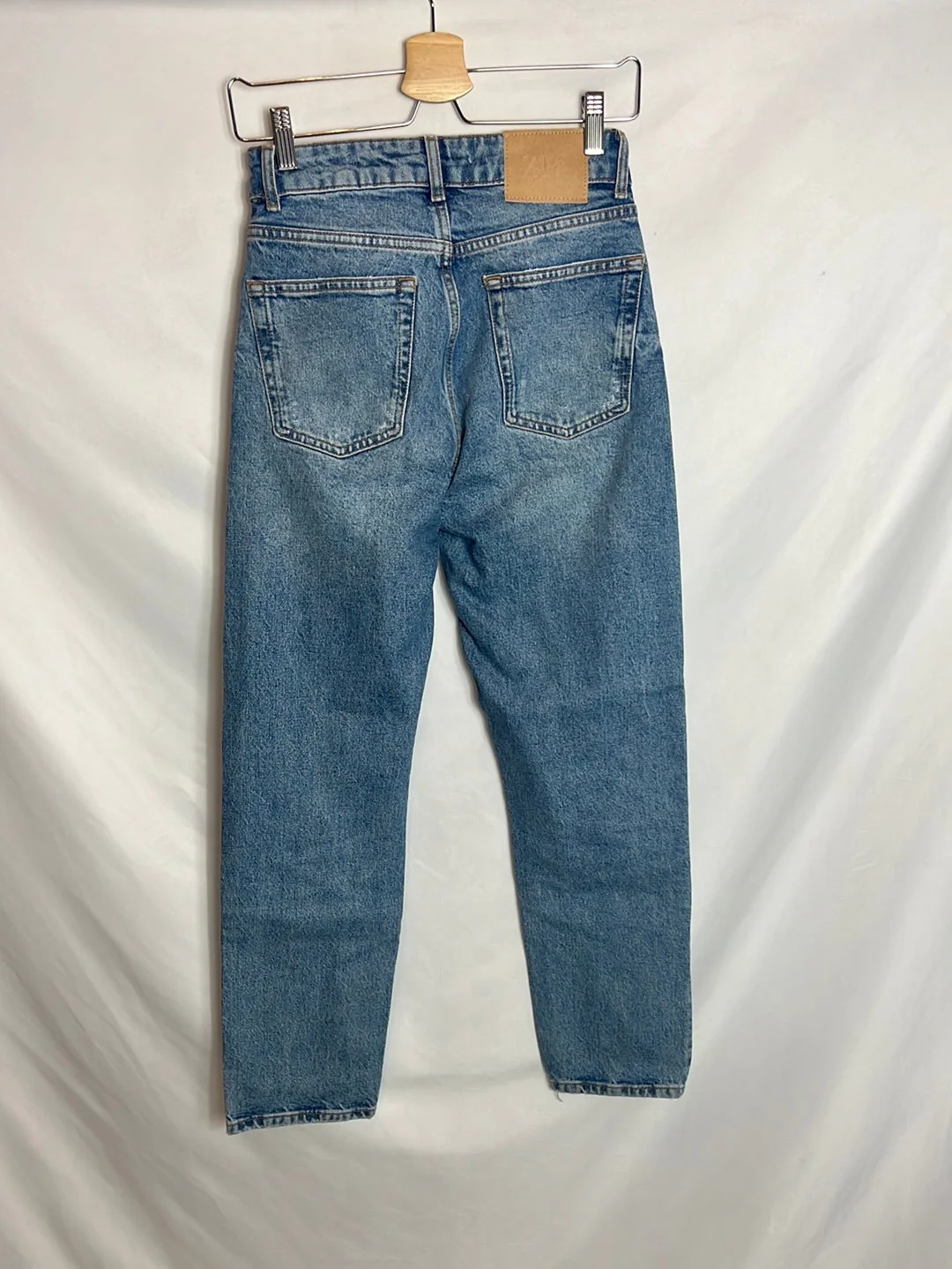 ZARA. Denim recto abotonado claro T.34 - Imagen 4