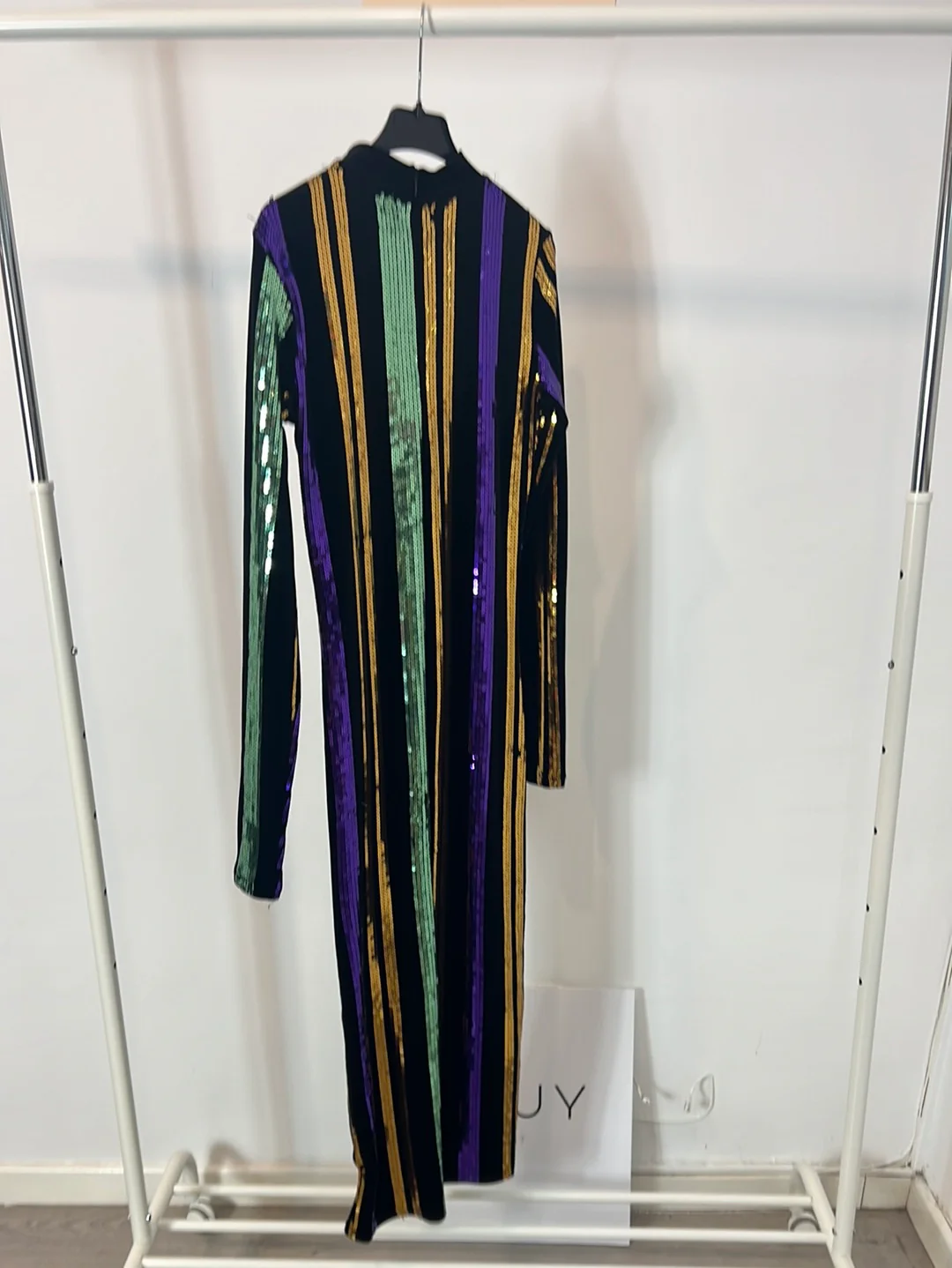 ZARA. Vestido midi terciopelo con lentejuelas T.s - Imagen 4
