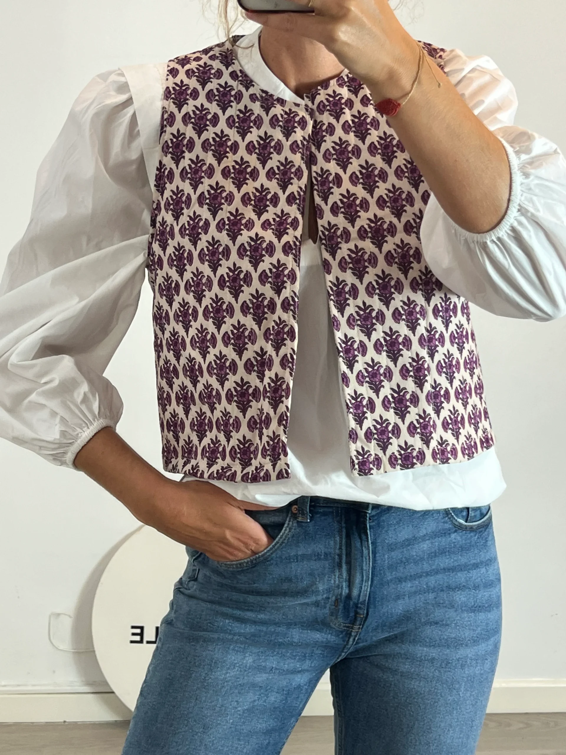 OTRAS. Chaleco beige flores moradas TU(s/m)