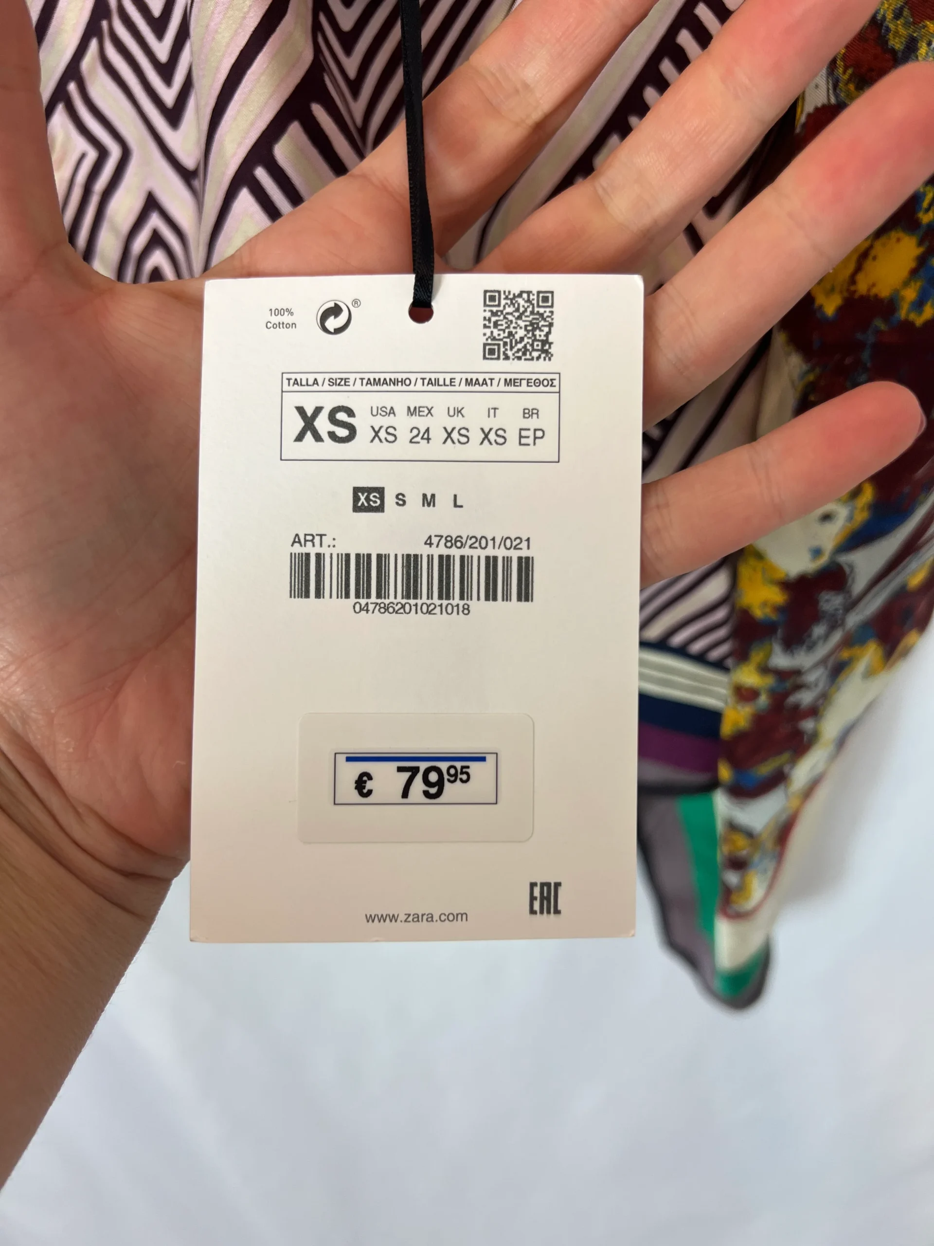 ZARA. Top estampado detalle hombro. T S - Imagen 7