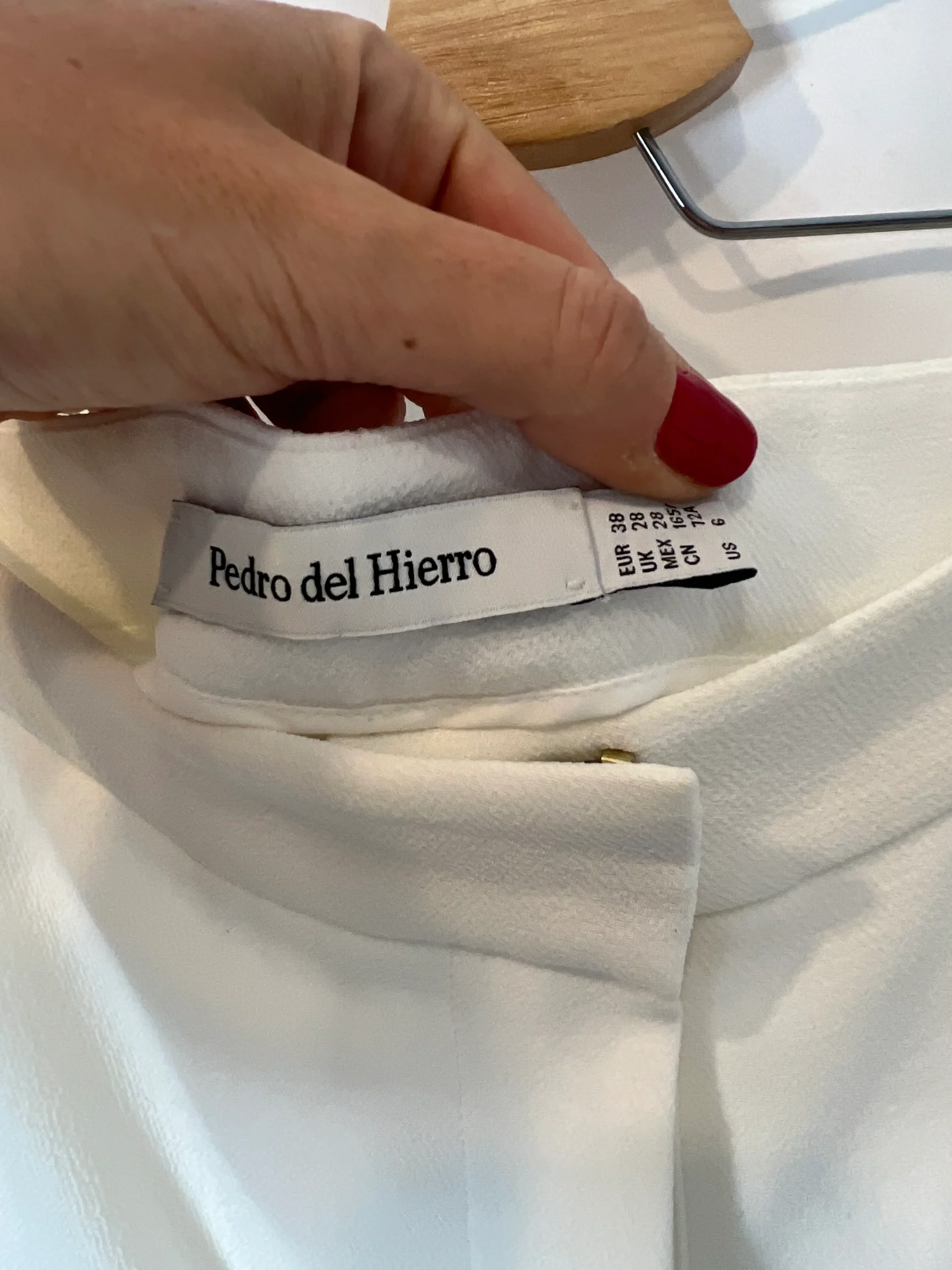 PEDRO DEL HIERRO. Pantalón blanco pinzas pata ancha. T 38 - Imagen 4