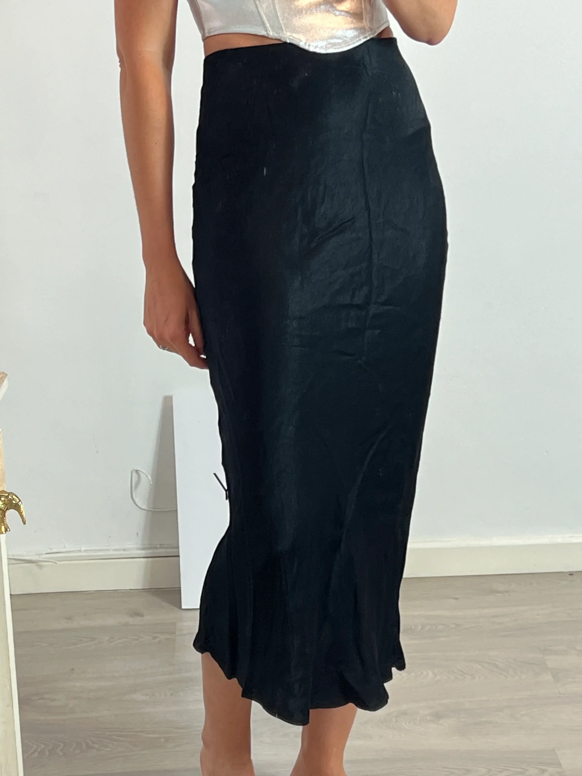 H&M. Falda negra satinada T.xs - Imagen 2