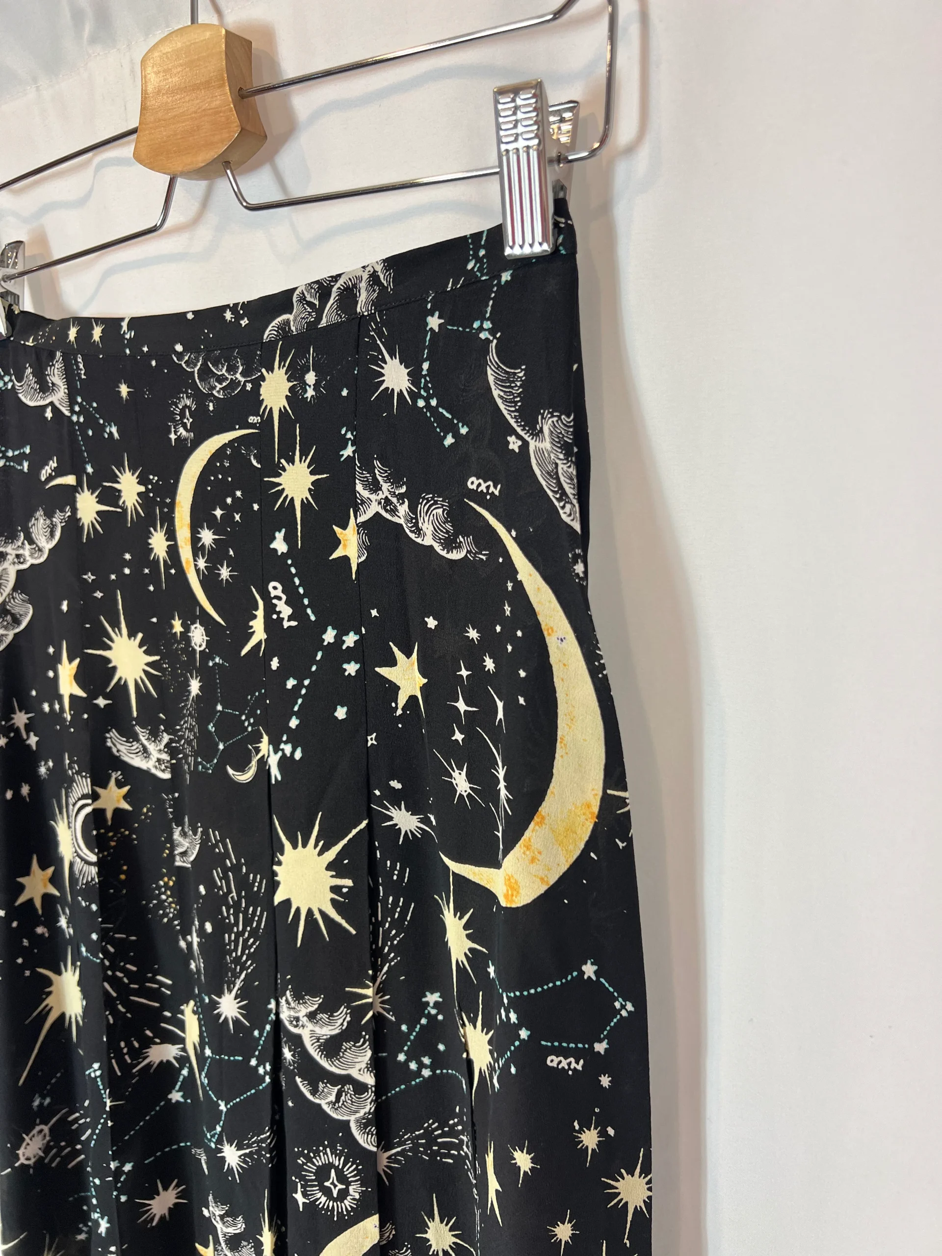 RIXO LONDON. Falda midi seda negra estampada T.s - Imagen 4