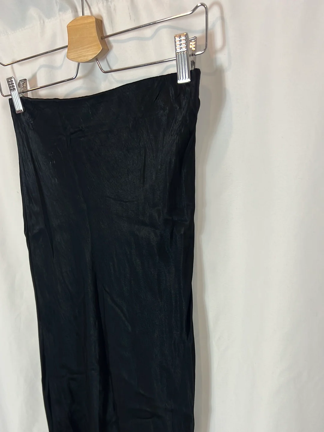 H&M. Falda negra satinada T.xs - Imagen 3