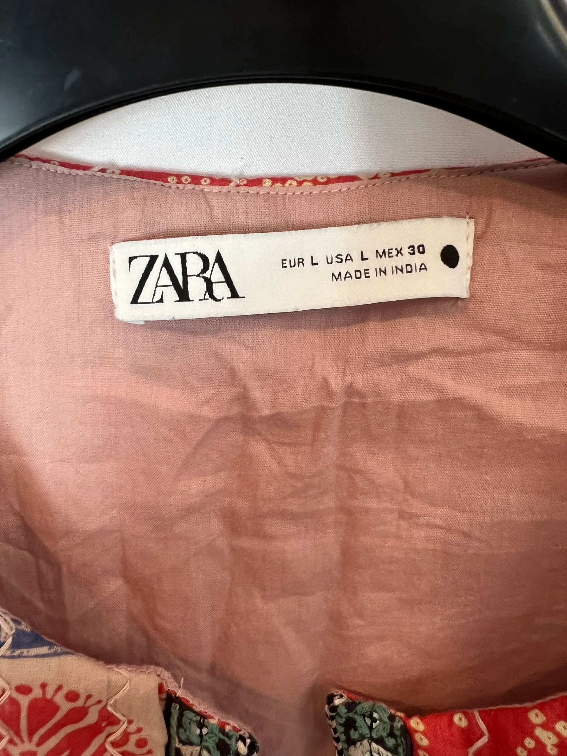 ZARA . Chaleco acolchado estampado. T L - Imagen 4