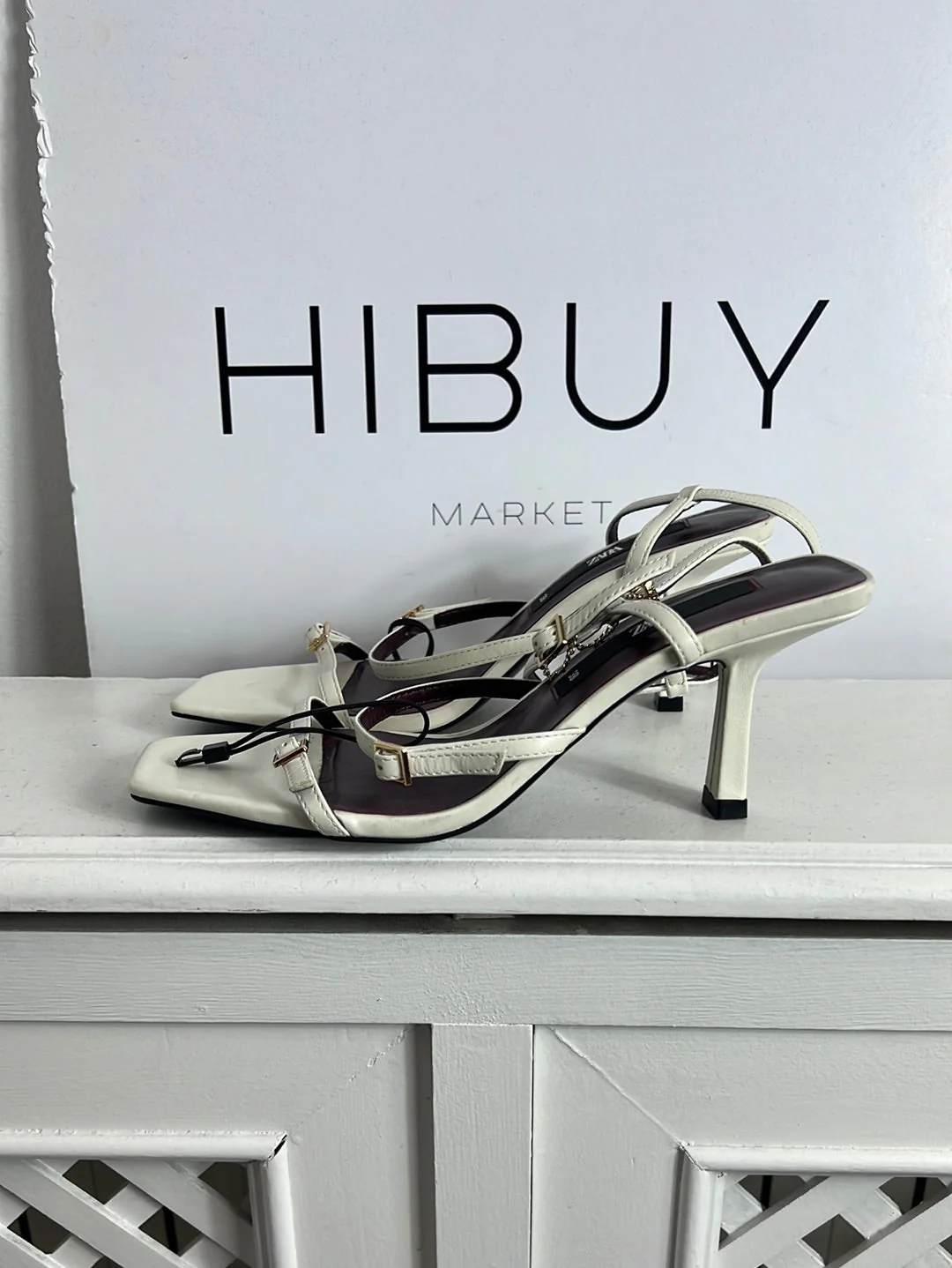 ZARA. Sandalias blancas y burdeos tiras hebillas. T 38 - Imagen 7