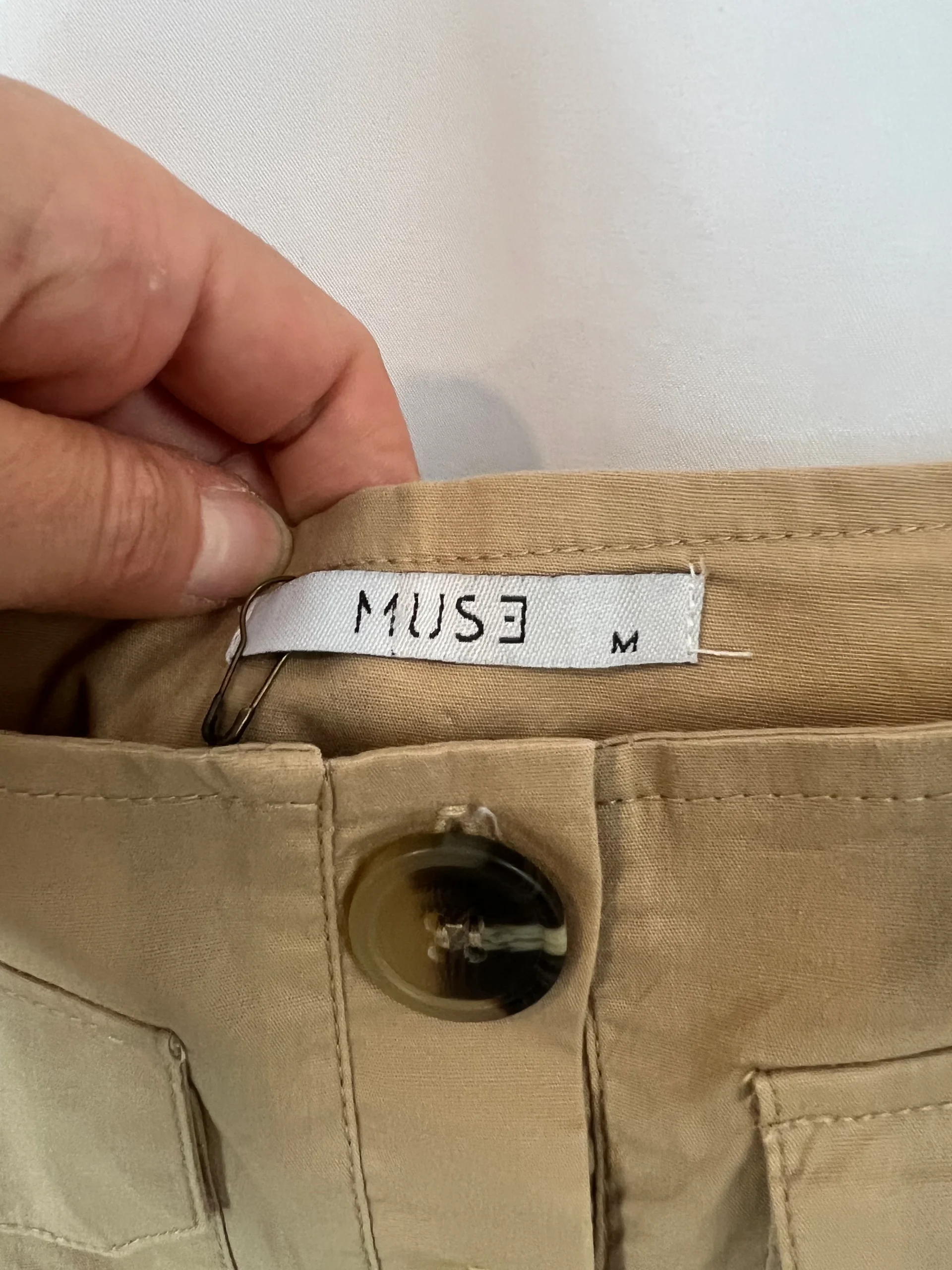 MUSE. Mono beige corto abotonado T.m - Imagen 5