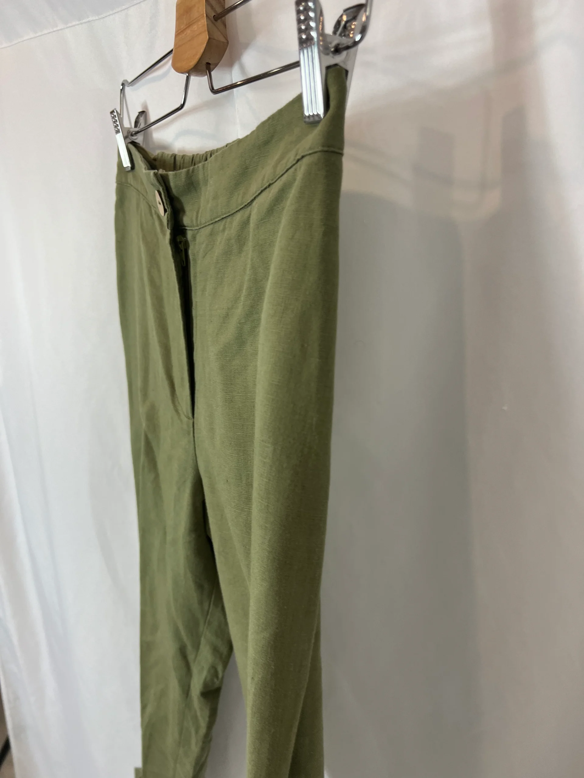 PIPA&CO. Pantalón verde caqui detalle tobillo. T 36 - Imagen 2