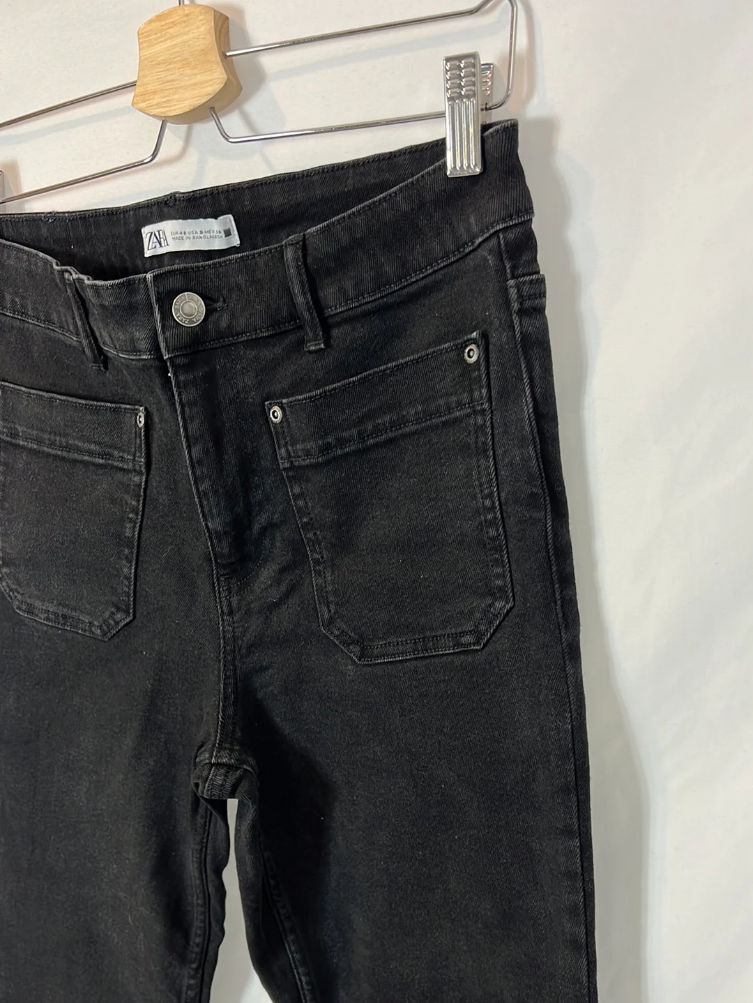 ZARA. Denim cropped bolsillos negro. T 40 - Imagen 2
