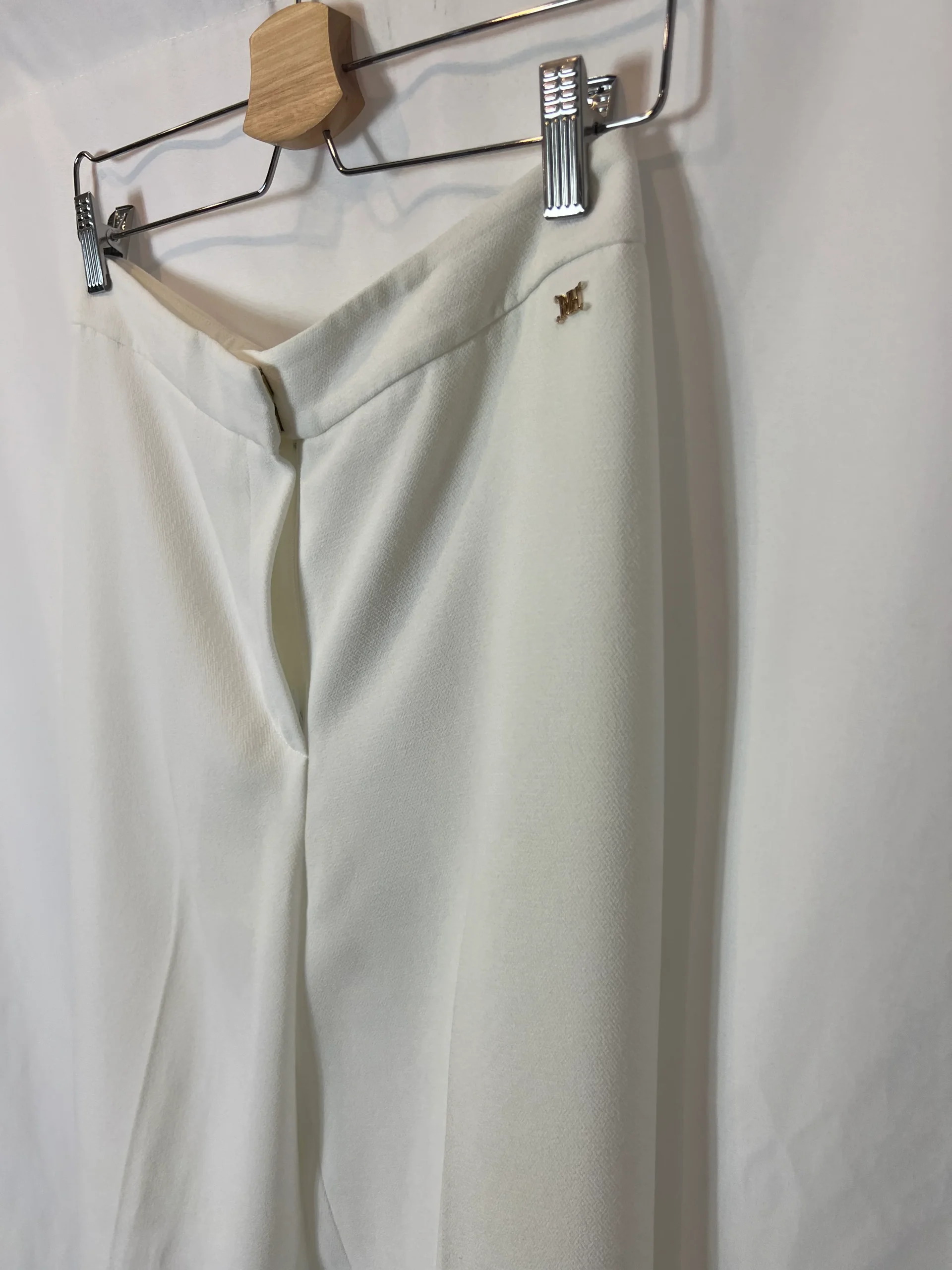 PEDRO DEL HIERRO. Pantalón blanco pinzas pata ancha. T 38 - Imagen 3