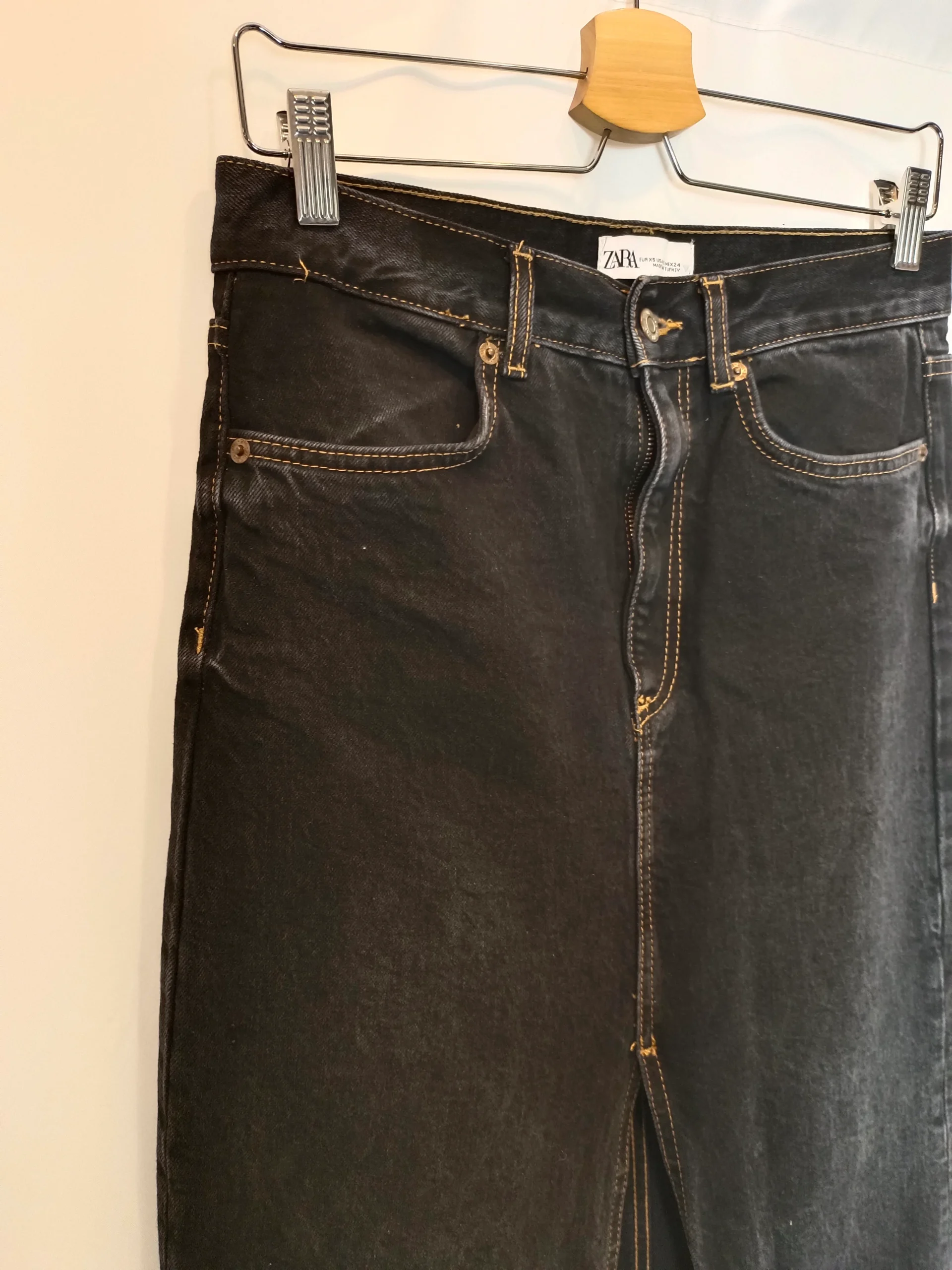 ZARA. Falda midi denim negra T.xs - Imagen 2