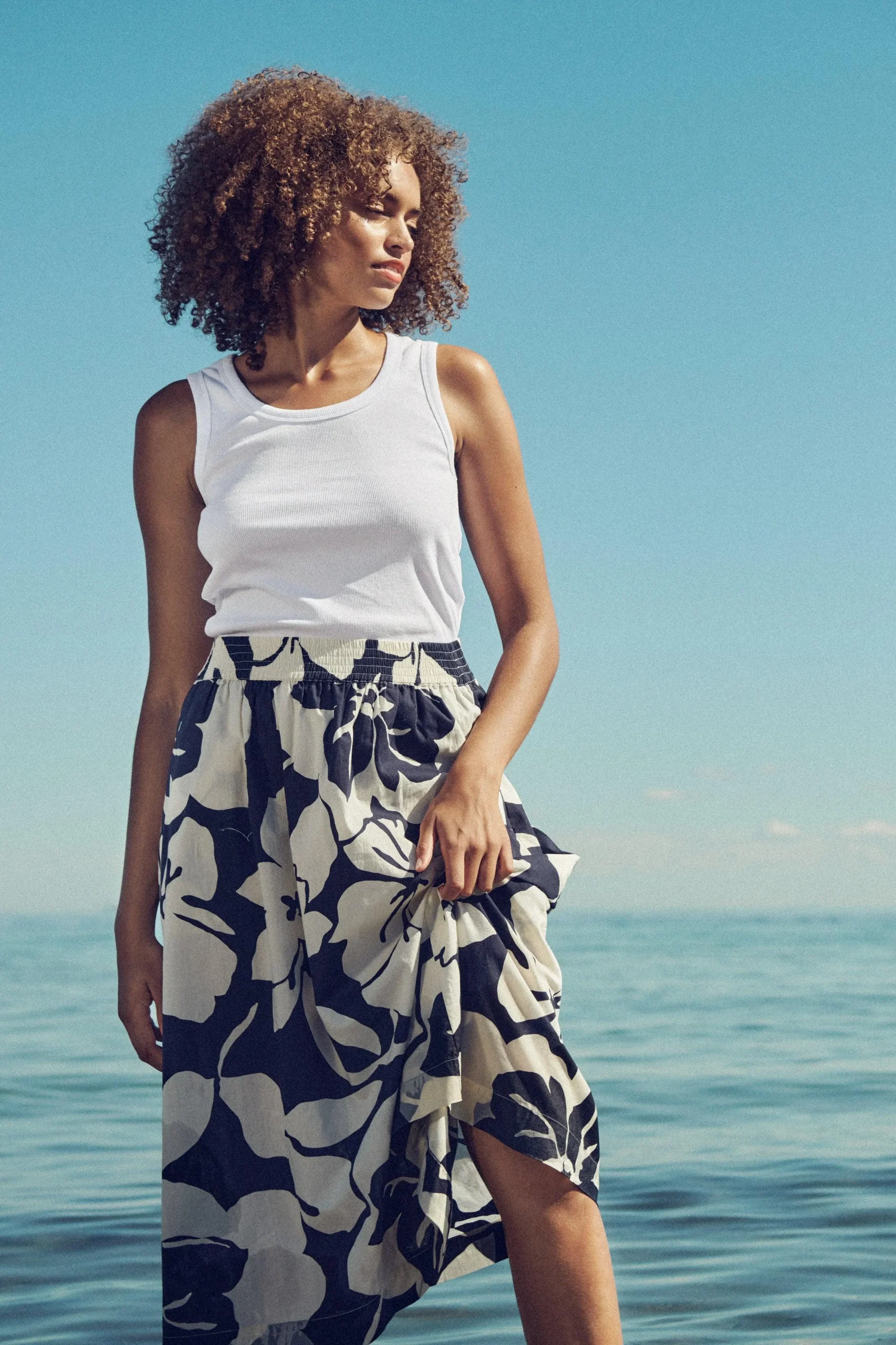 Falda Saint Tropez Ursula Night Sky Resort Floral - Imagen 7