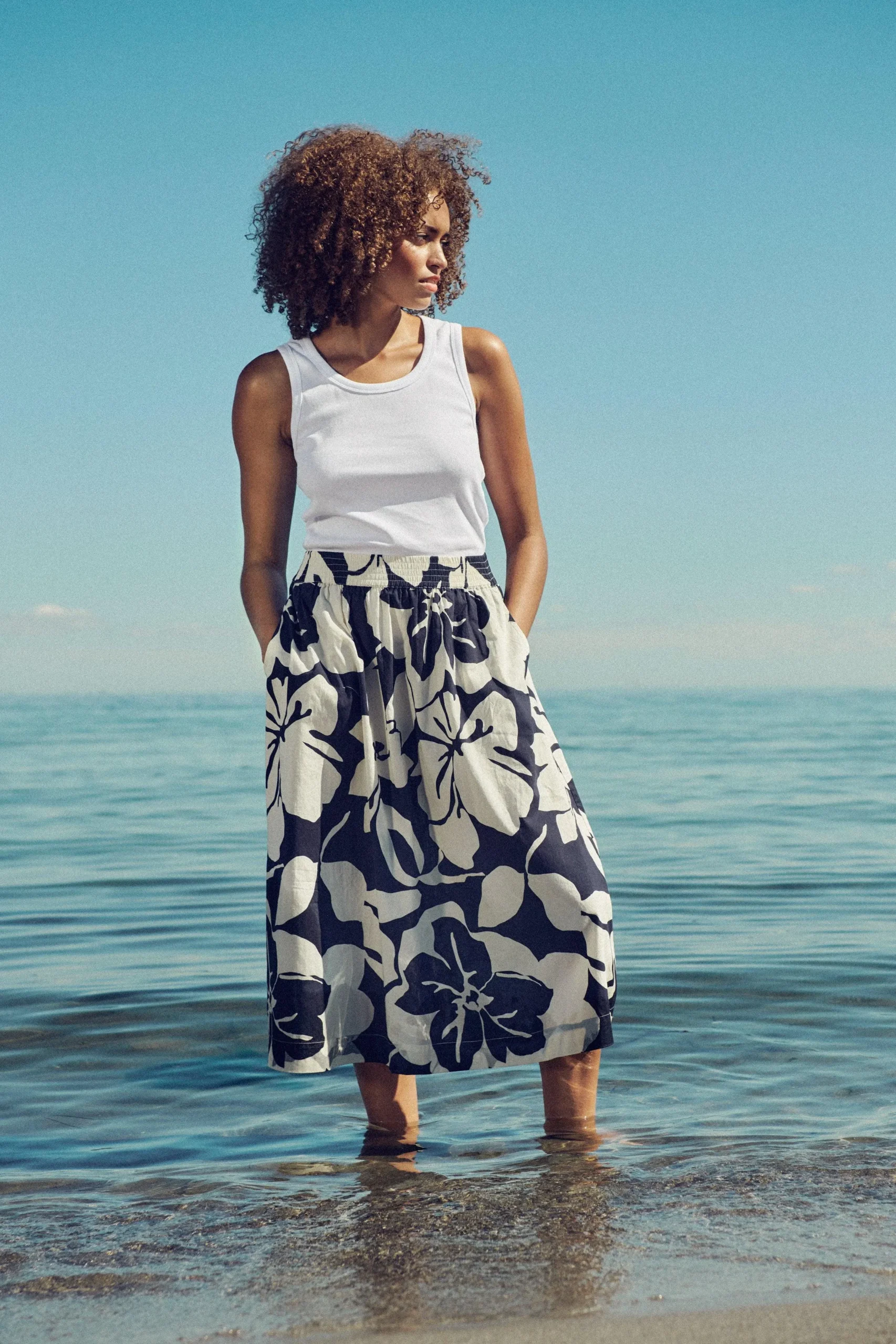 Falda Saint Tropez Ursula Night Sky Resort Floral - Imagen 8