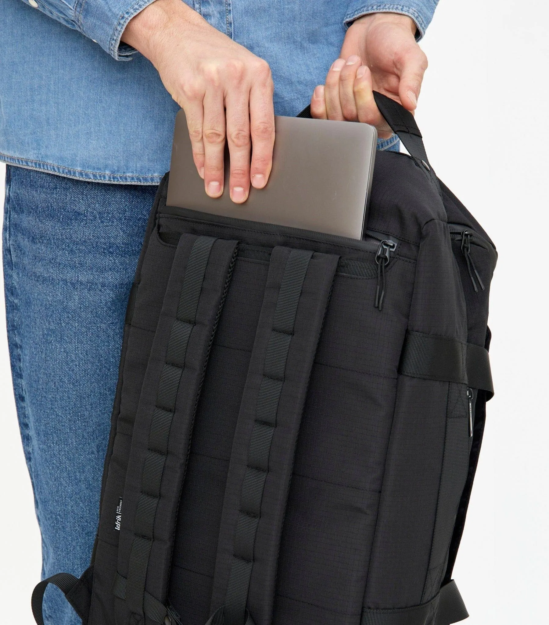 Mochila Lefrik Wanderer Black Vandra - Imagen 6