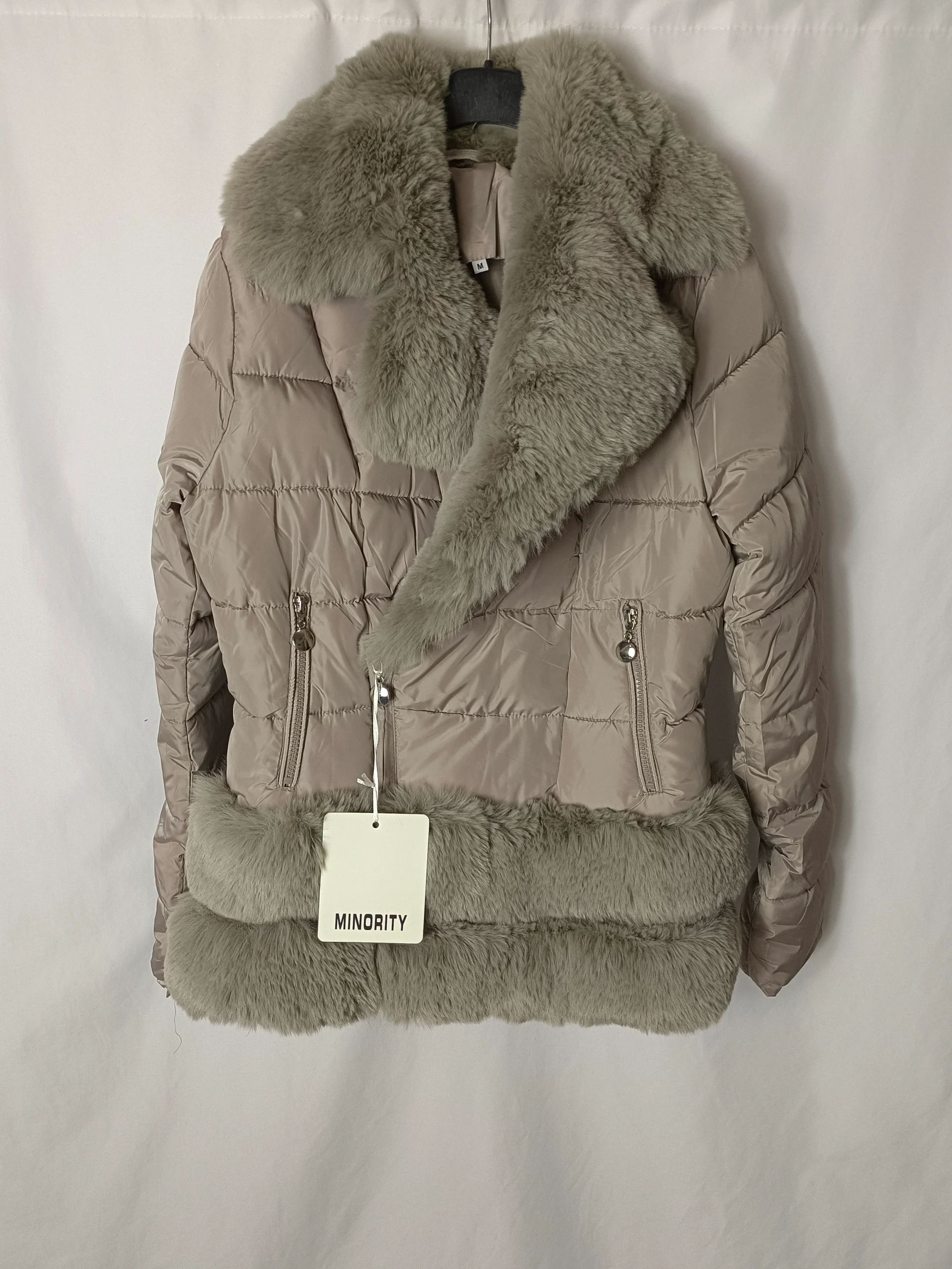 MINORITY. plumas beige con pelo T.m - Imagen 2