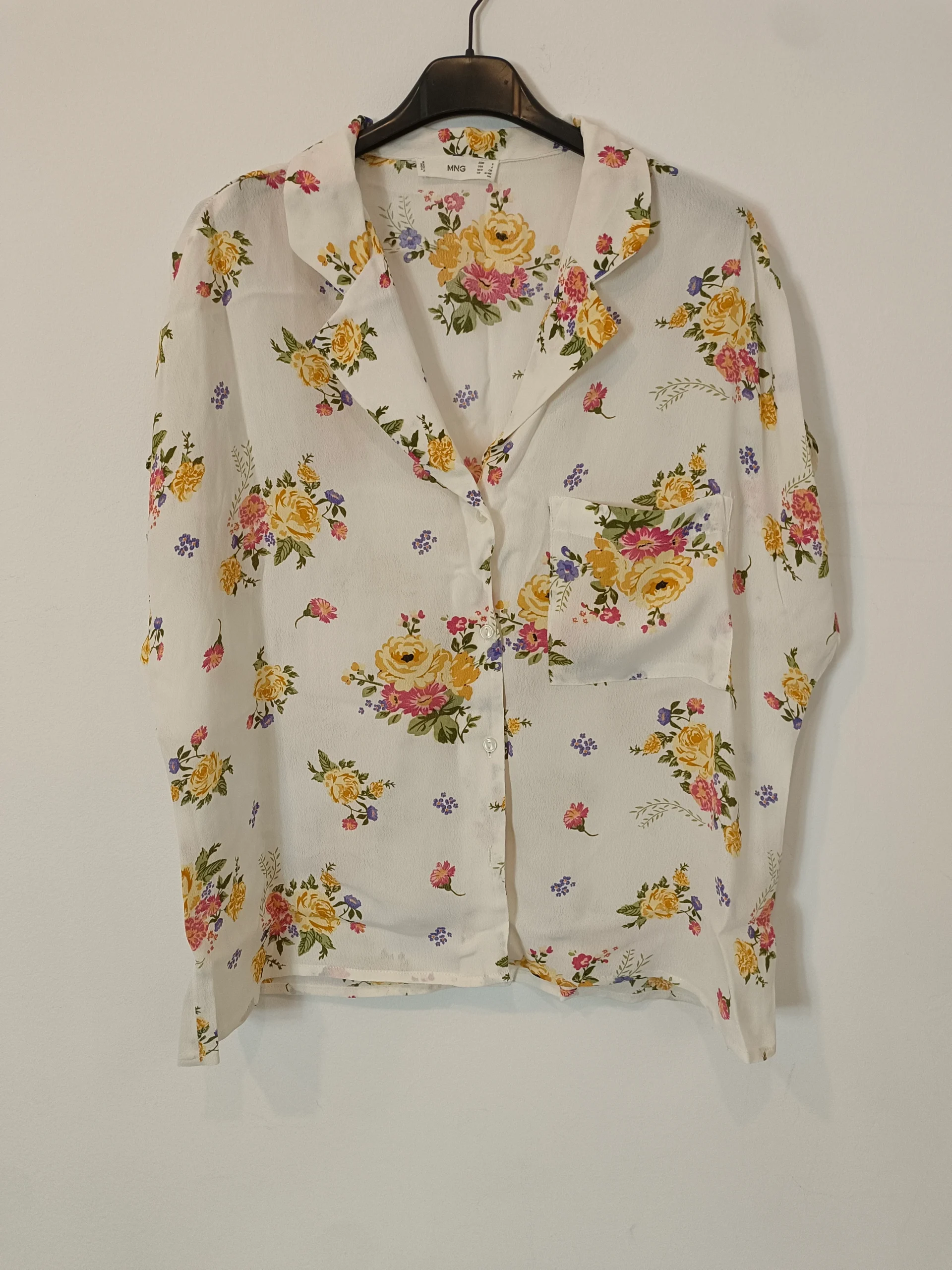 MANGO. Blusa beige flores T.s - Imagen 2