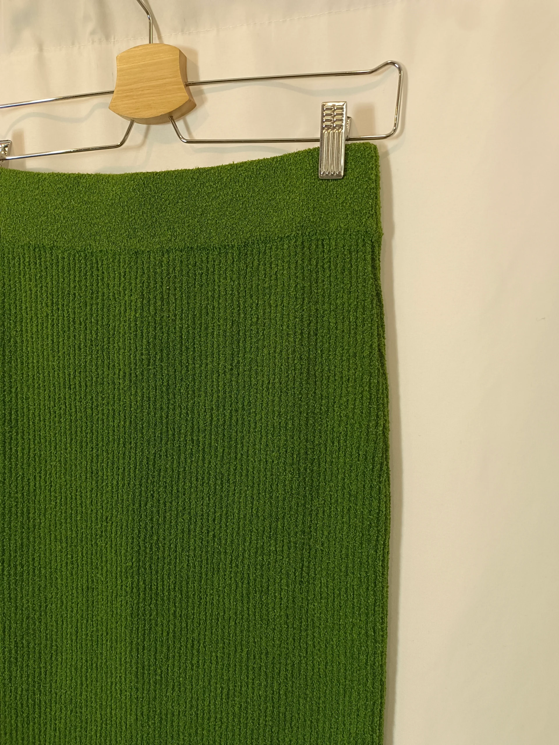 MANGO. Falda midi canalé T.s - Imagen 3