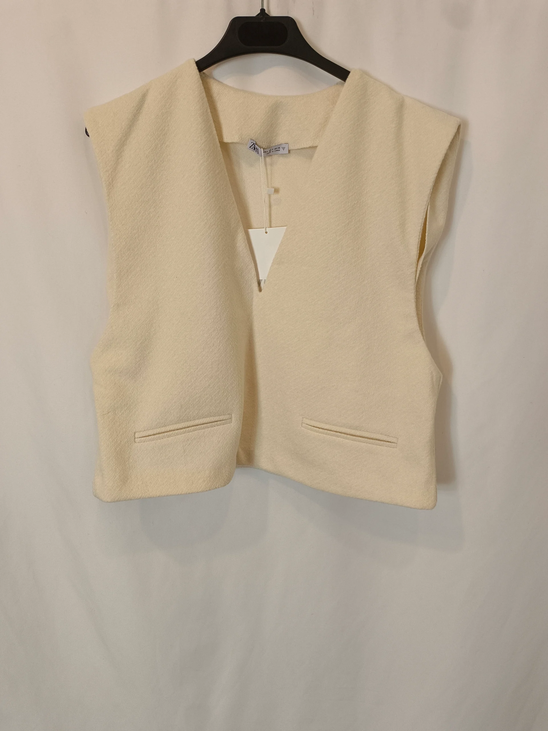 ZARA. Top/chaleco beige cortito T.s - Imagen 2