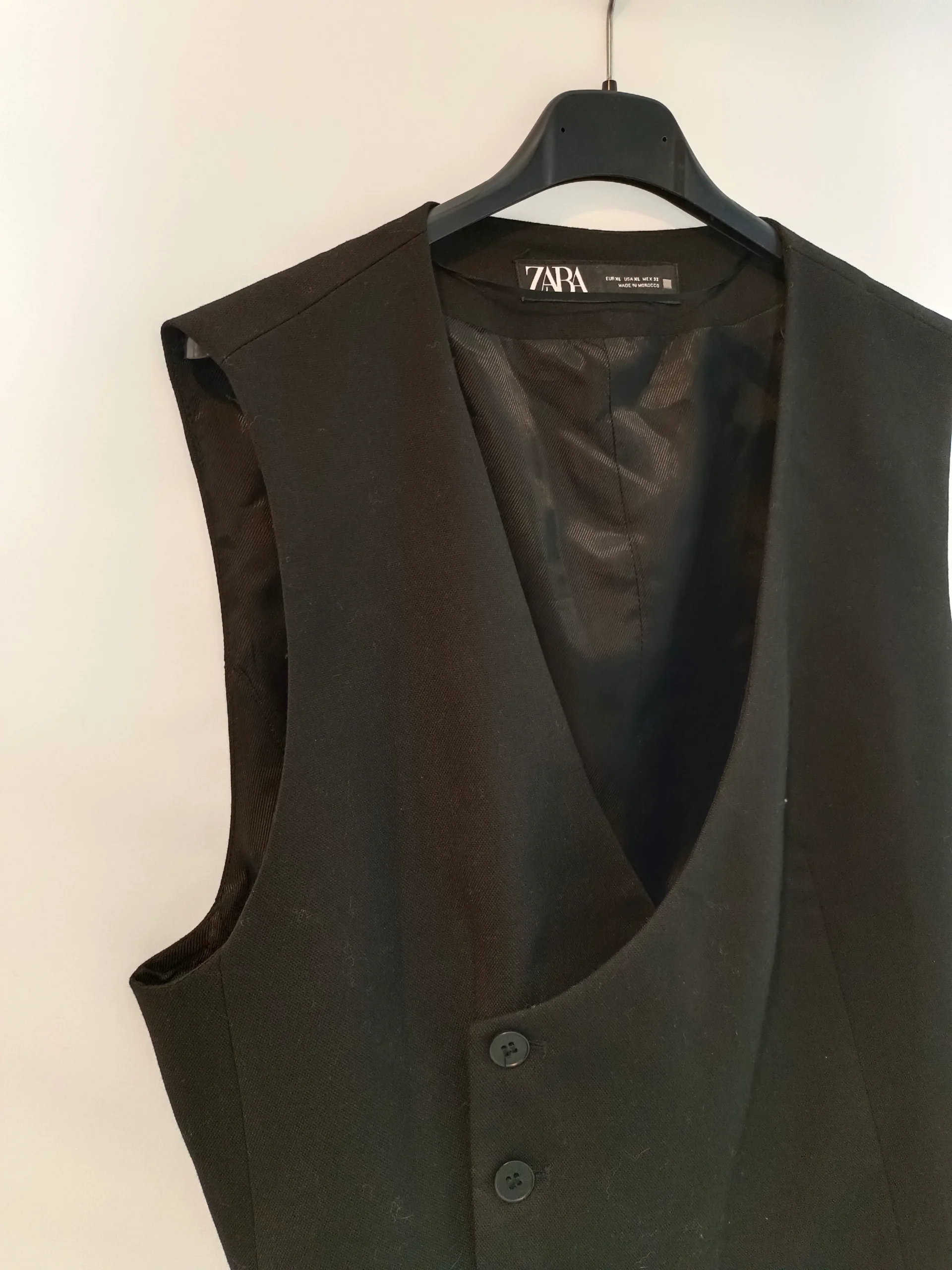 ZARA. Chaleco negro cruzado T.xl - Imagen 4